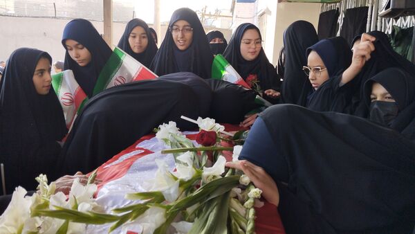 وداع با پیکر شهید گمنام در دبیرستان شهید عباسی یک مشهد