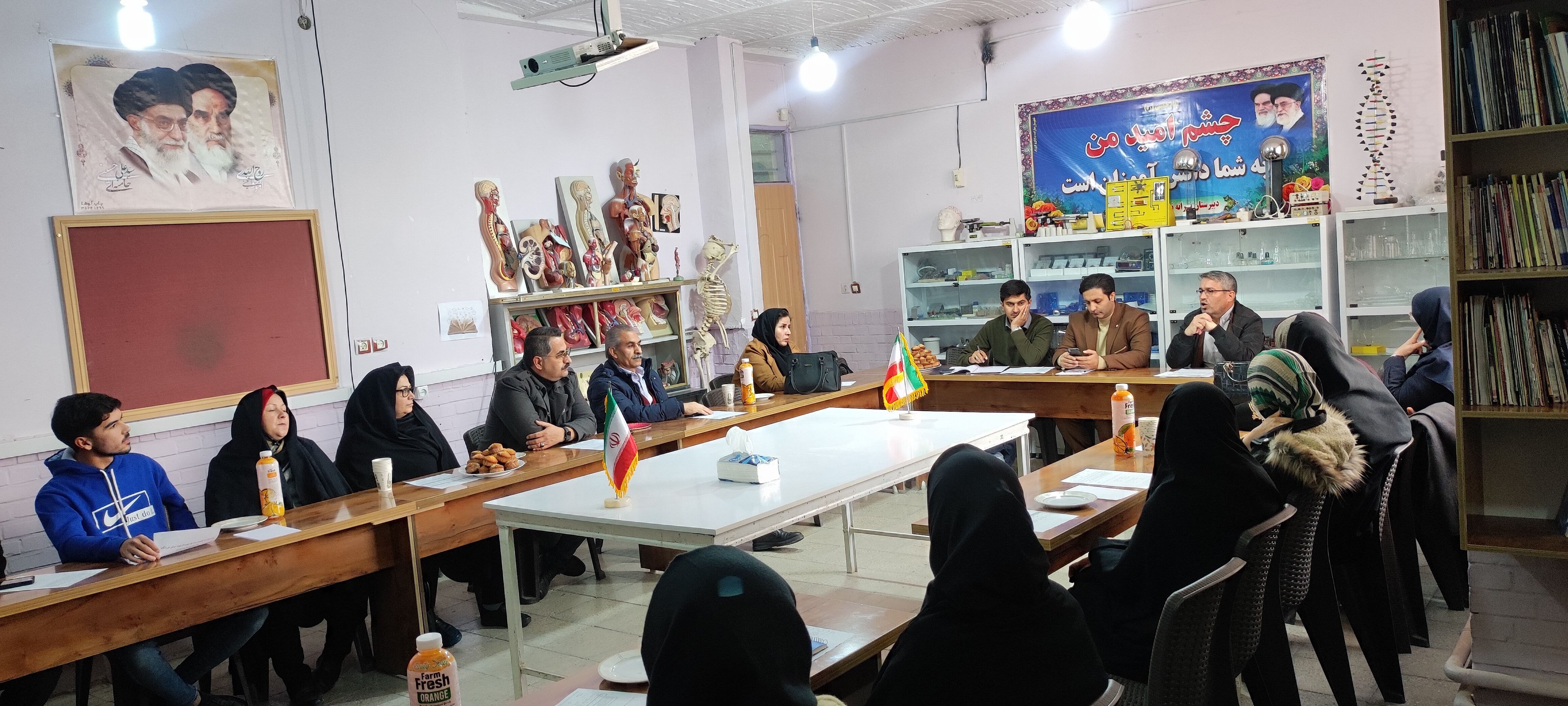 برگزاری کارگاه هدایت تحصیلی پایه نهم در دبیرستان فرزانگان شیروان