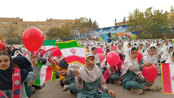 طلوع آگاهی در دل های کوچک؛ جشن روز دانش آموز در دبستان لطیفه