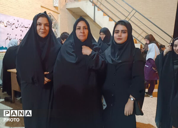 مراسم چهلم رهبر شهید انقلاب و دانش‌آموزان مدرسه شجره طیبه میناب در خاتم