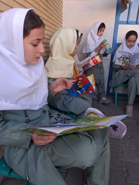 کافه کتاب دبستان سمیه مهربان