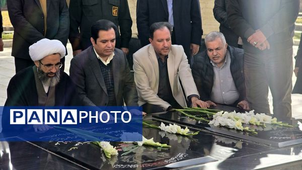 گلباران مزار شهدا توسط پیشتازان مدرسه دانش و هنر نظرآباد