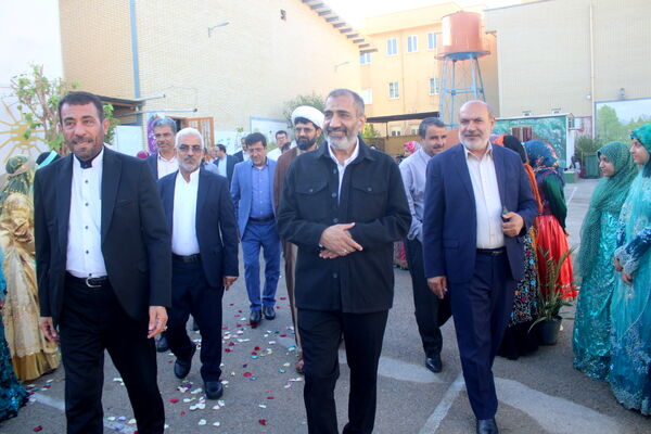 نواختن زنگ آغاز سال تحصیلی در دبیرستان شهیده سهام خیام  شاهد بوشهر