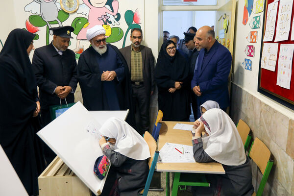 حضور تولیت آستان قدس رضوی در جمع دانش‌آموزان با آسیب بینایی مشهد