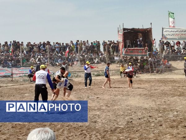 رقابت پهلوانان کشتی با چوخه در گود امام مرشد فاروج - میراثی ۴۰۰ ساله