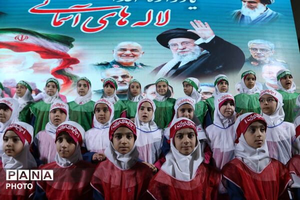 لاله‌های آسمانی در دبستان دخترانه حسین فاطمه یزد شکوفا شدند