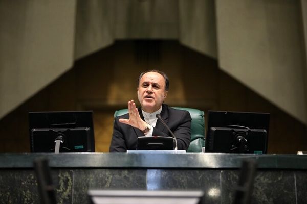 نایب رئیس مجلس: انتظار مردم برخورد با اغتشاشگران، مفسدان و رفع مشکلات کشور است