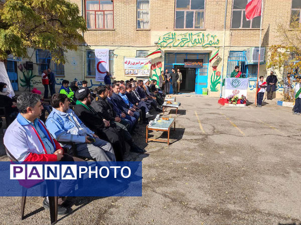 اجرای مانور زلزله در دبیرستان شهید مطهری شهر دستجرد قم