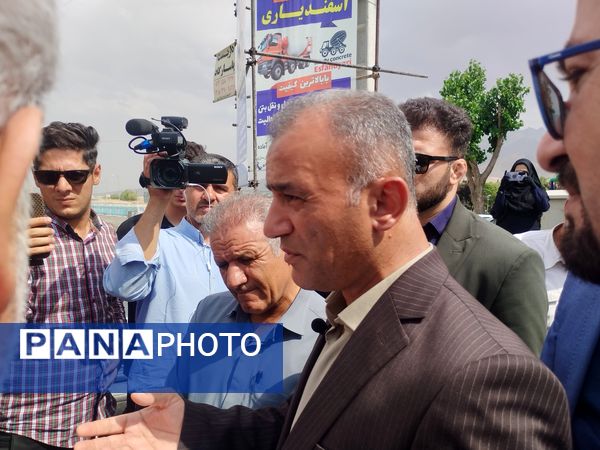 دیدار استاندار کردستان با خانواده شهدای حملات تروریستی رژیم صهیونیستی و بازدید از طرح‌های توسعه‌ای قروه