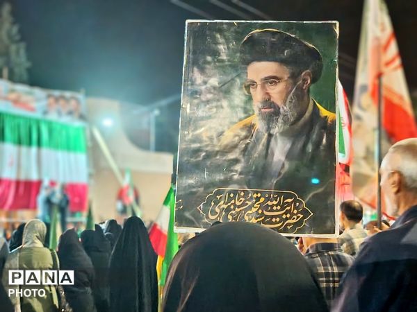دومین اربعین حضور مردم غیور نیشابور همزمان با دومین سالگرد شهادت شهدای خدمت
