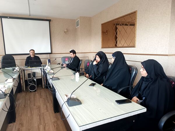 جلسه هم‌اندیشی و تقدیر از فعالان حوزه سوادآموزی ناحیه ۵ مشهد