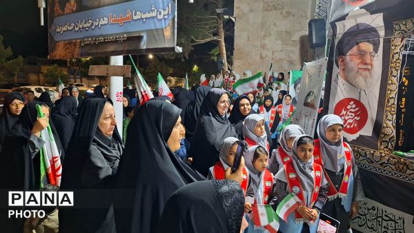 سفیران سلامت ناحیه شش در میدان دانشجو گرد هم آمدند