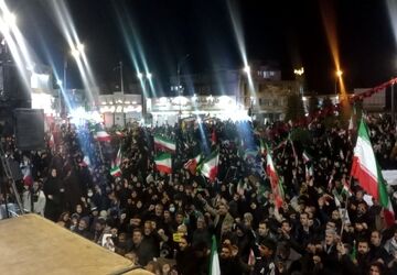 جوشش احساسات ملی در تجمع مردمی با شعار مرگ بر اسرائیل