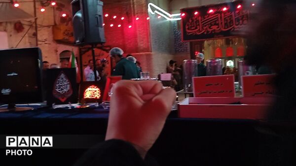 از جود چای در سوگ رهبر؛خدمت در حسینیه امام خمینی (ره)
