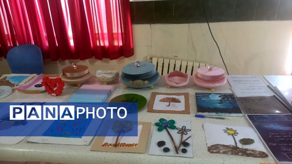 برپایی نمایشگاه به‌مناسبت هفته پژوهش در مدرسه کمایی‌مقدم یاسوج