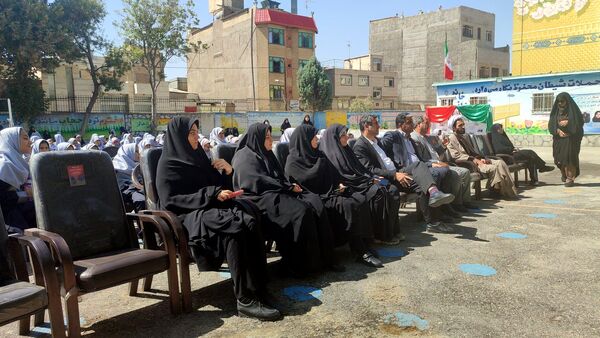 آیین نواختن زنگ مهر، ایثار و شهادت در دبستان شاهد حاج تقی آقا بزرگ ناحیه یک مشهد 