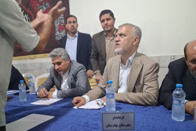 ملاقات مردمی بهارستان با جمعی از مسئولین شهرستان