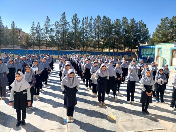  تجلیل از همیاران مشاور دبیرستان نمونه دولتی مهرورزان