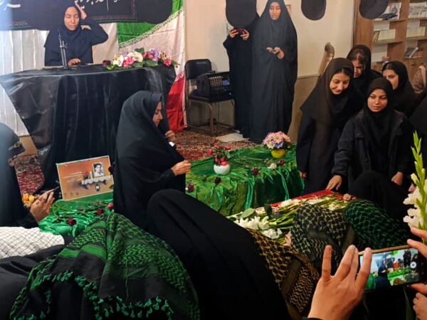 تشییع شهید گمنام در دبیرستان دخترانه شاهد قهرمان ایزدی ناحیه 3 شیراز