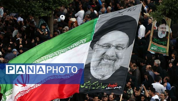 سیل خروشان زائران و مجاوران رضوی در مراسم تشییع پیکر شهدای خدمت