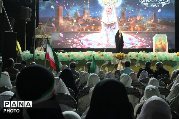جشن ۲ هزار نفری تکلیف دختران یزد