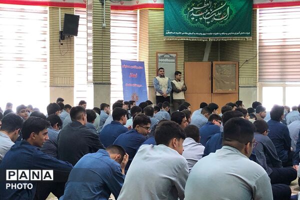 اقامه اولین نماز ماه مهر در دبیرستان حکمت نبوی ناحیه دو شهرری 