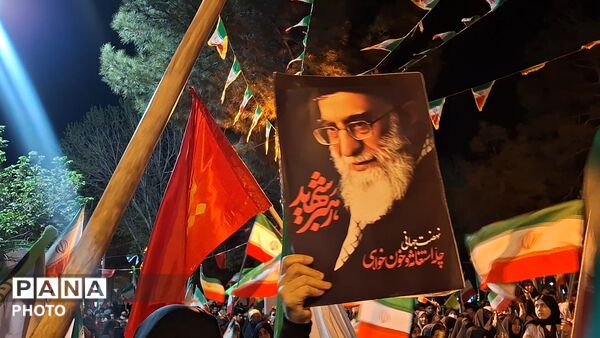 آیین وداع با پیکر دانش آموز شهید محمد حسین دهقان در قم
