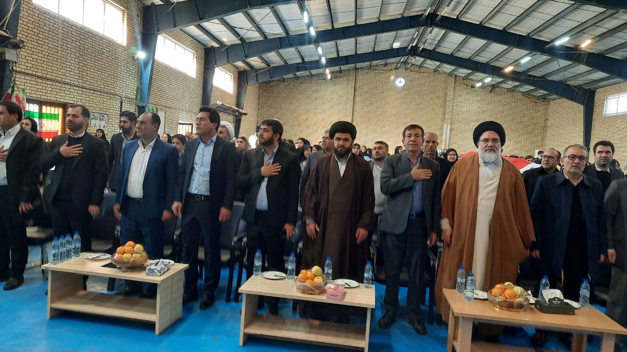  دهه فجر نقطه عطف هویت ملی ملت ایران است
