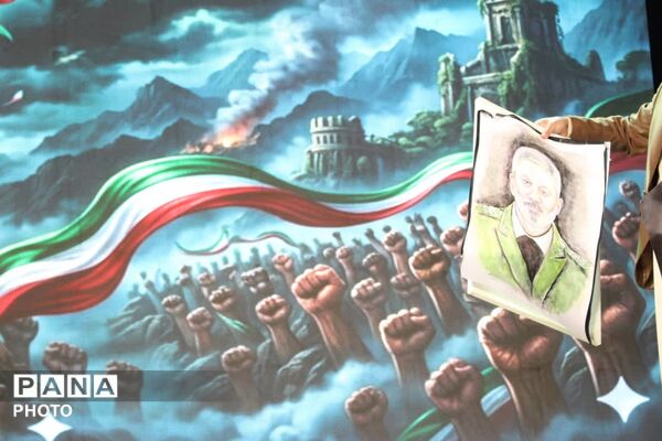 تجدید میثاق هنرمندان یزدی با آرمان‌های انقلاب در میدان امام حسین (ع)