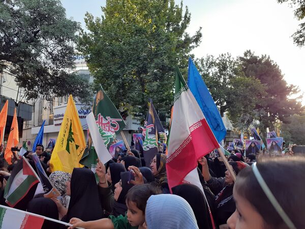 جلوه‌هایی از اجتماع مردم بجنورد در تجلیل از بانوی شجاع رسانه ملی