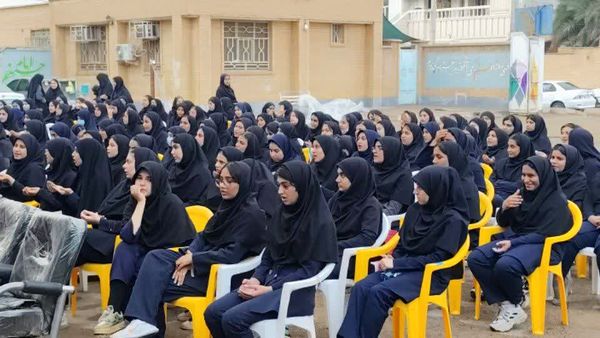 نواختن زنگ هفته کتاب و کتابخوانی در کارون