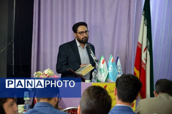 کارگاه آموزشی خبرنگاری پسران منطقه 6