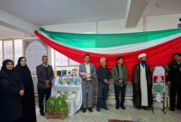نواخته شدن زنگ کتاب و کتابخوانی در دبیرستان سمیه نوخندان