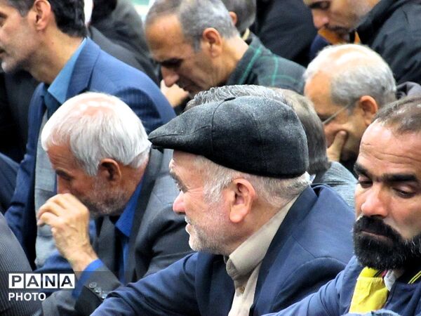 حضور اقشار مختلف مردم در مراسم اربعین رهبر شهید 