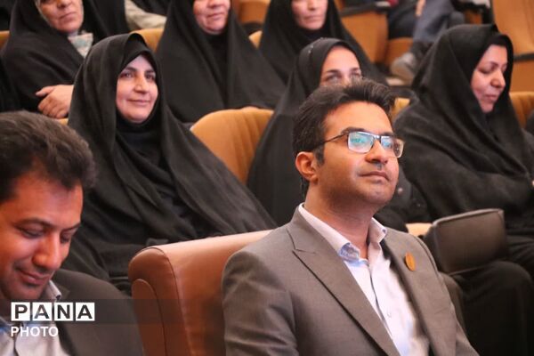 تجلیل از معلمان نمونه  در گناباد 