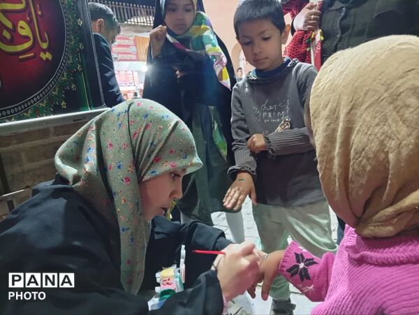 گردهمایی دبستانی های یزدی در گرامی‌داشت یاد دانش آموز شهید تیارا صادقی