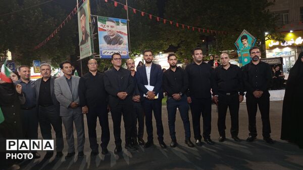 همنوایی فرهنگیان ناحیه یک در آیین وداع و تشییع رهبر در خیابان انقلاب