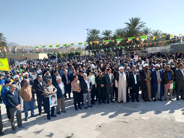 حضور مردم همدل حاجی آباد در راهپیمایی ۲۲ بهمن