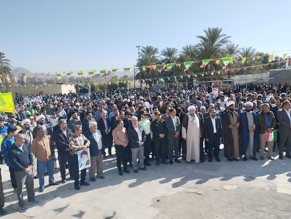 حضور مردم همدل حاجی آباد در راهپیمایی ۲۲ بهمن