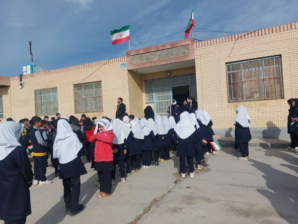 جشن انقلاب در مدرسه صغری عبداللهیان  روستای کاریزک خلیل آباد