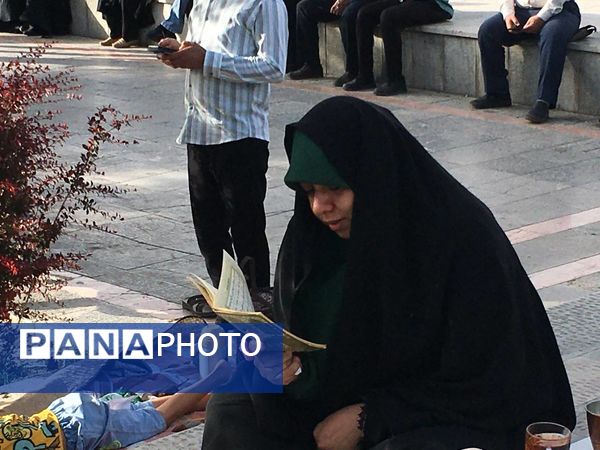 برپایی مراسم دعای عرفه در گلستان شهدای اصفهان