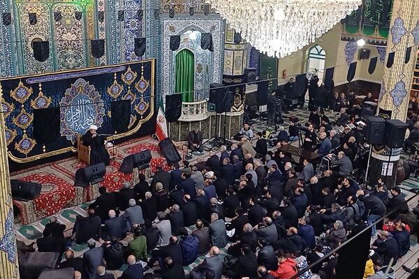شکوه حماسه حضور مردم ورامین در مراسم تشییع نمادین و مراسم شام غریبان حضرت زهرا(س)