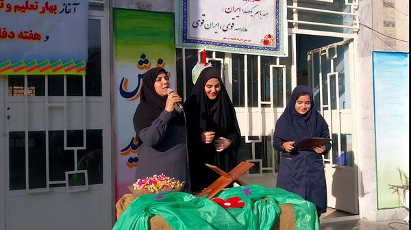 دانش‌آموزان دبیرستان فاطمیه شهرستان دره شهر با شور و شوق سال تحصیلی جدید را آغاز کردند