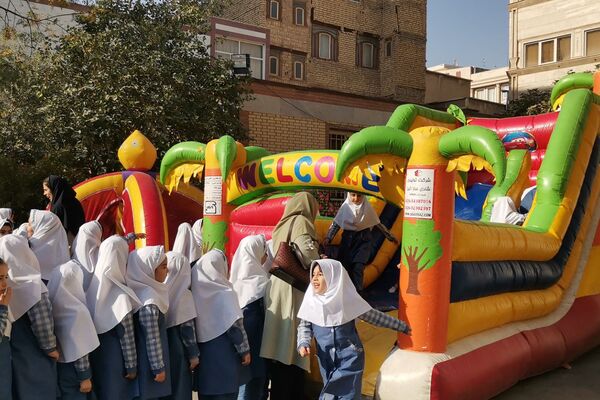 خانه کودک در مدرسه؛ تجربه‌ای نو برای دانش‌آموزان ورامینی 