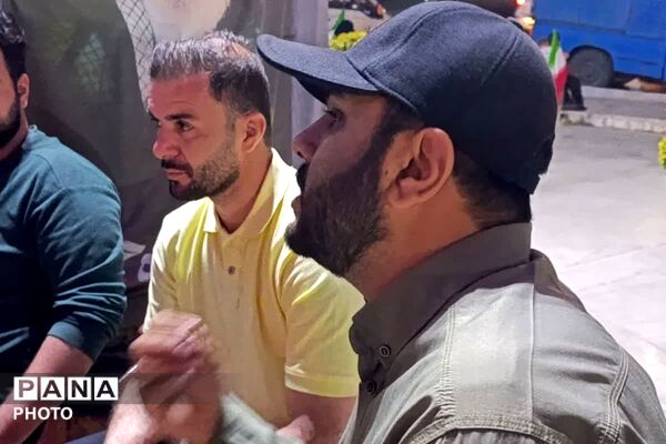  کافه گفتگو نوجوانان مبارز رودهن در تجمعات مردمی شبانه