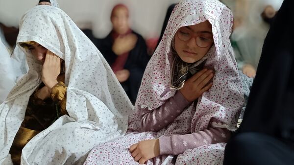 آیین معنوی اعتکاف دانش‌آموزان دختر مسجد سیدالشهدای یاسوج