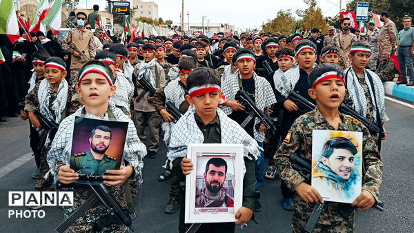 نمایش همبستگی ملی فرهنگیان دیار شور و شعور حسینی در رزمایش ۵۰ هزار نفری