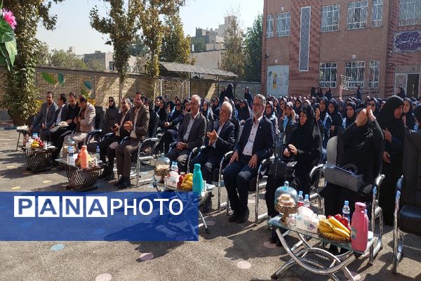 آیین نواختن زنگ استاندارد در هنرستان صدیقه ناظران 