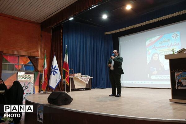 مراسم اعطای نشان سمپاد به دانش آموزان فرزانگان ورامین