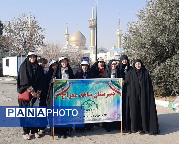 کاروان دانش‌آموزی در طنین عشق و ارادت رهسپار حرم امام (ره) 